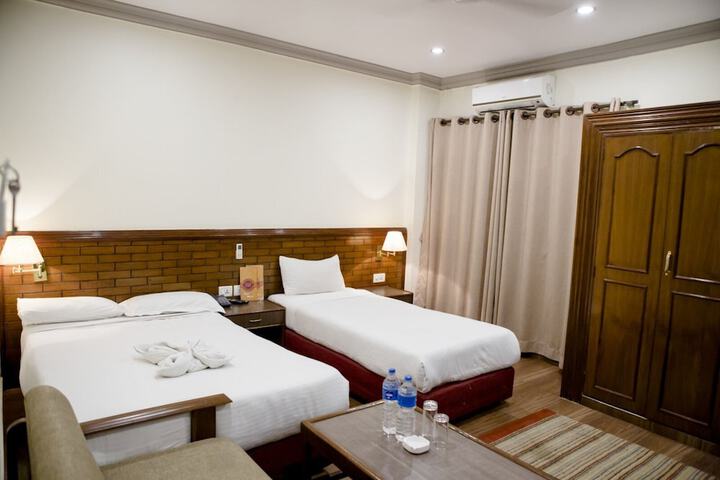 Room 6 of 14