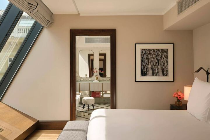 Room 26 of 84