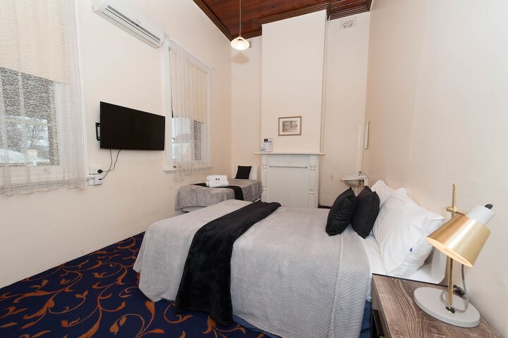 Room 9 of 37