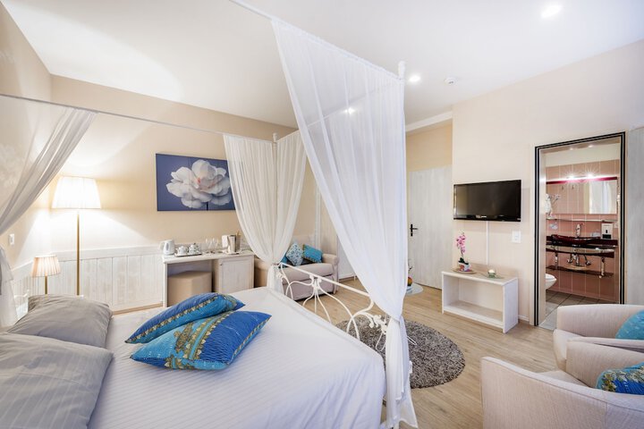 Room 9 of 55