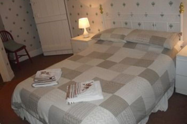 Room 10 of 14