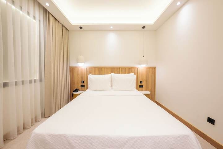 Room 16 of 37