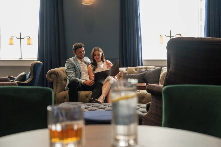 Lounge 98 of 106