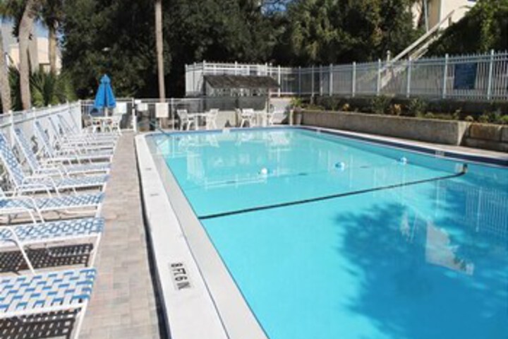 Pool 10 of 21