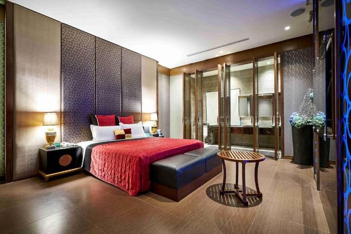 Room 3 of 34