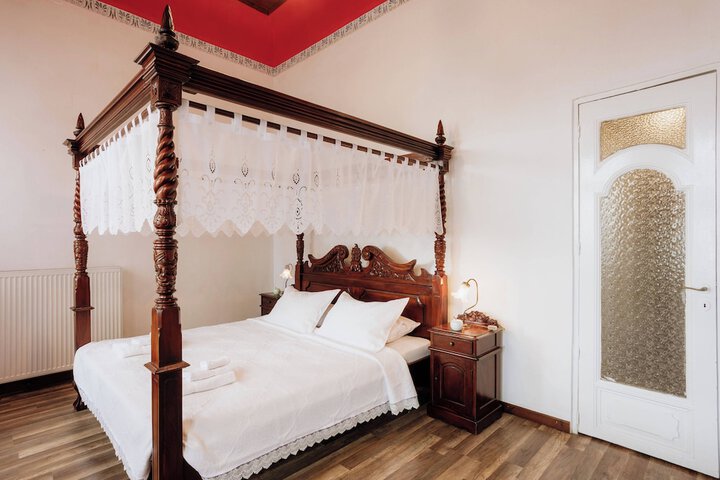 Room 13 of 46