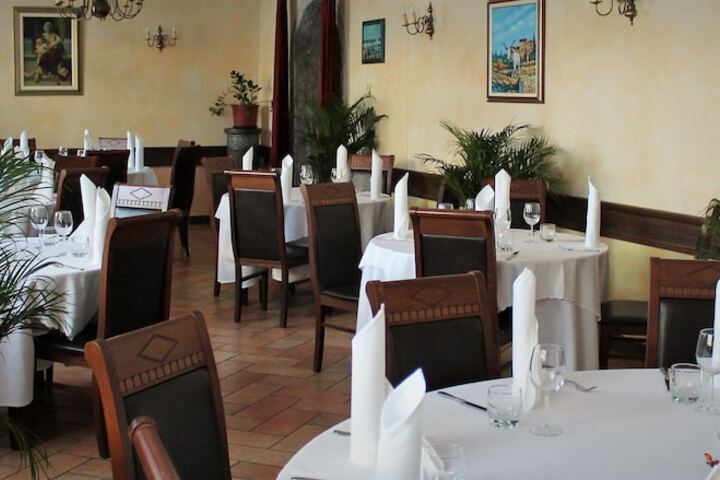 Dining 13 of 22