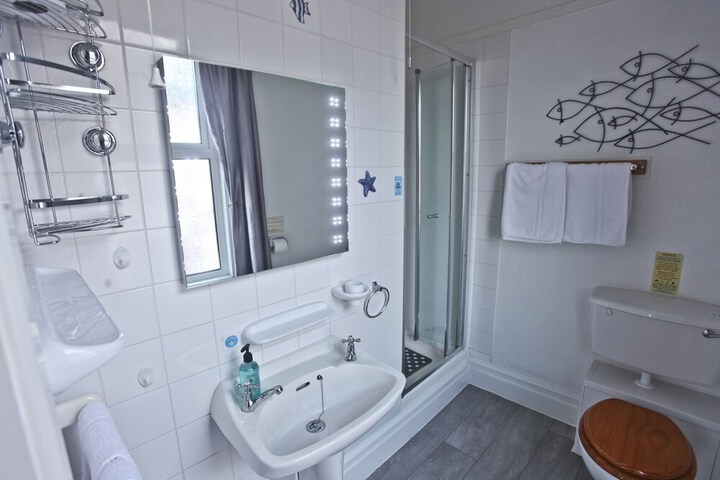 Room 25 of 62