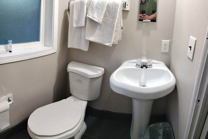 Room 13 of 19