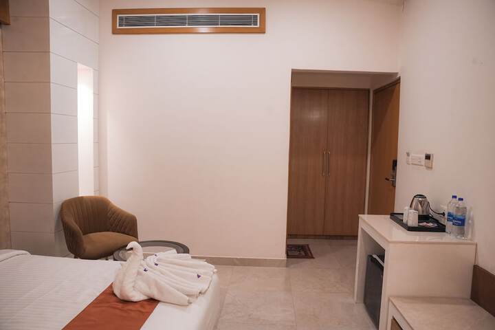 Room 8 of 17