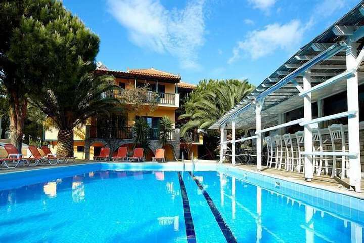 Hotel Pool