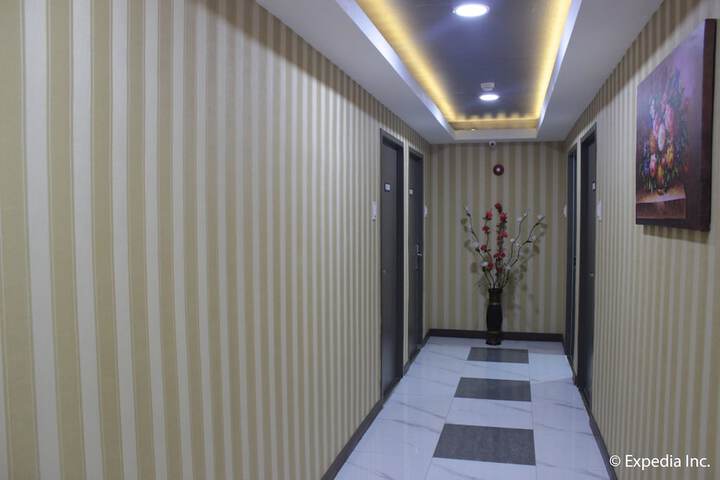 Ballroom/Hall 87 of 98