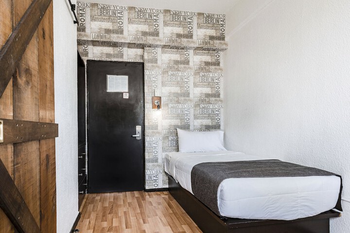 Room 19 of 41