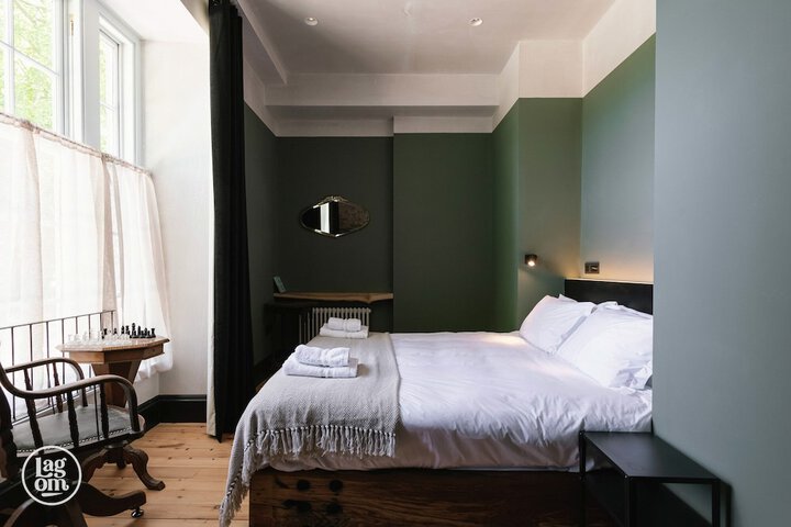 Room 41 of 68