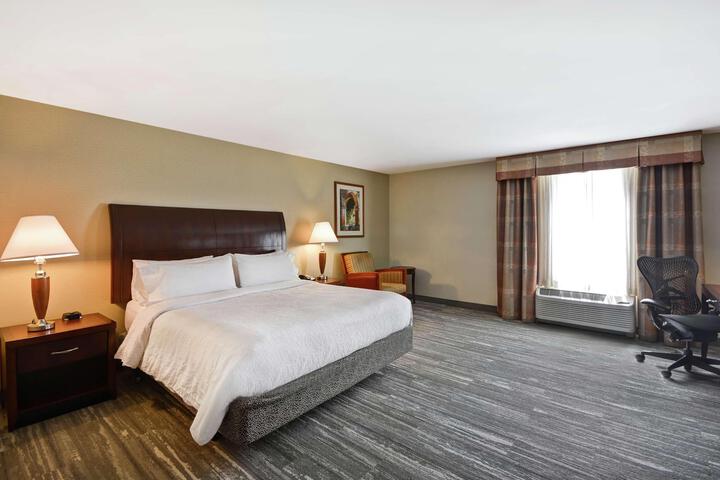 1 King Bed (5 of 11)