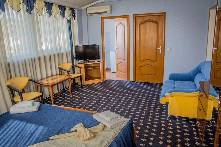 Room 7 of 51