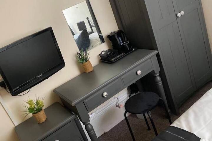 Room 2 of 46
