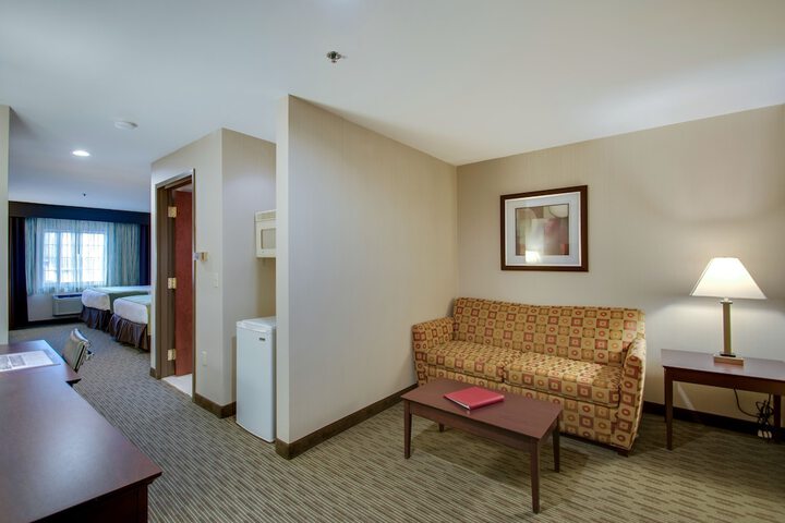 2 Queen Beds Microwave and Refrigerator WiFi Full Breakfast (17 of 25)