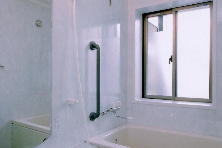 Room 10 of 27