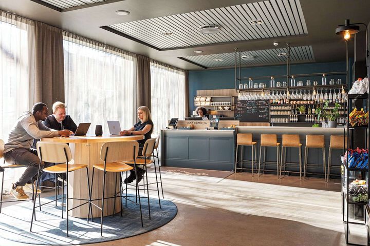 Guest Lobby
