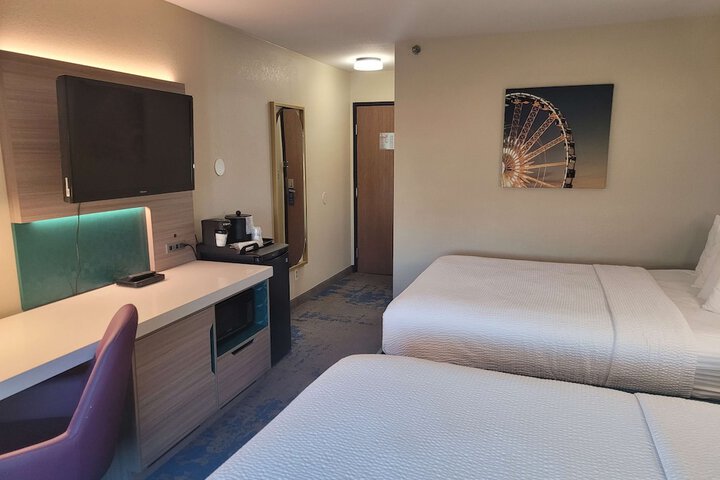 2 Queen Beds (3 of 16)
