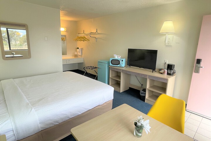 Room 26 of 74