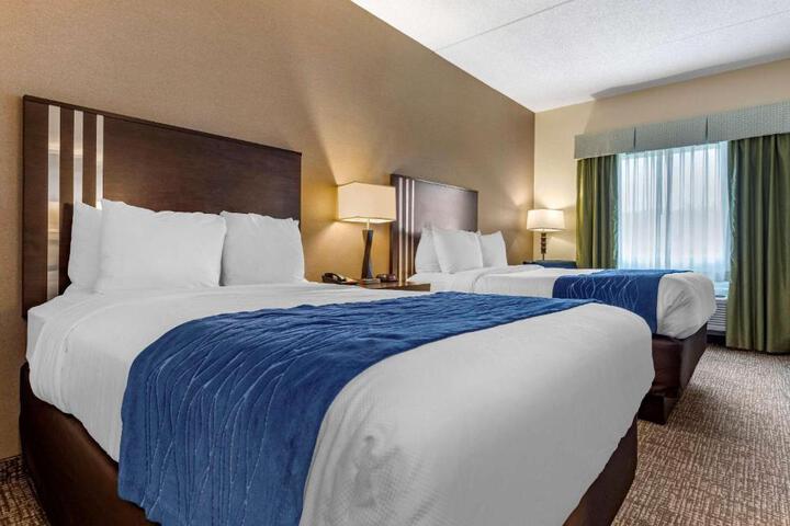 2 Double Beds (7 of 8)