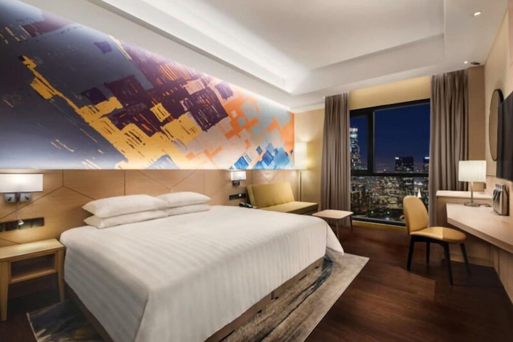 Room 15 of 33