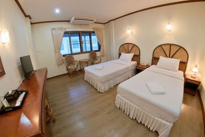 Room 16 of 38