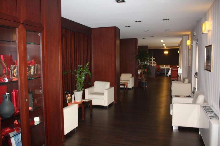 Entrance & Lobby