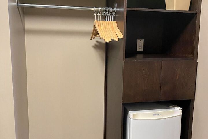 Room 16 of 80