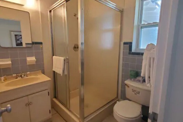 Room 9 of 36