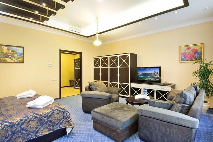 Room 10 of 48