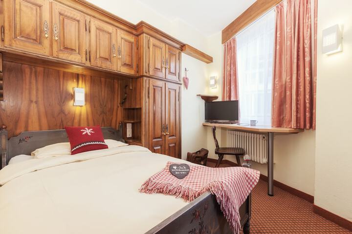 Room 5 of 47