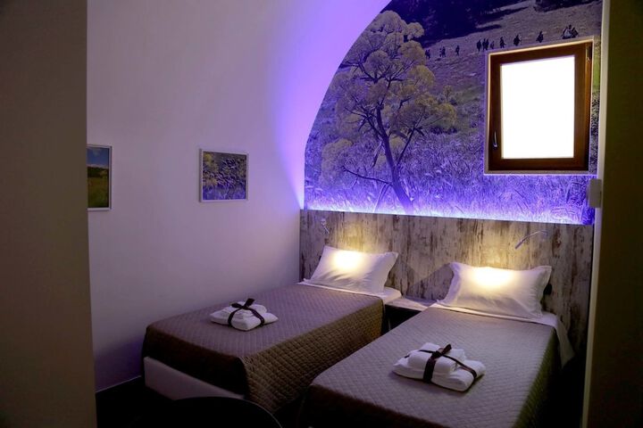 Room 10 of 25
