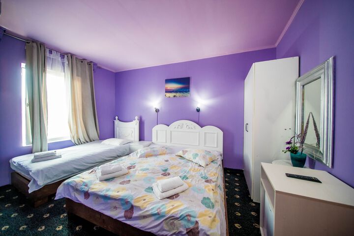 Room 6 of 16