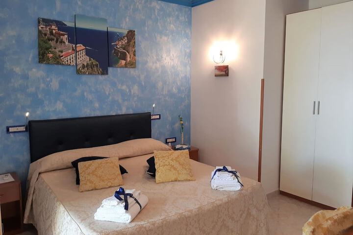 Room 6 of 35