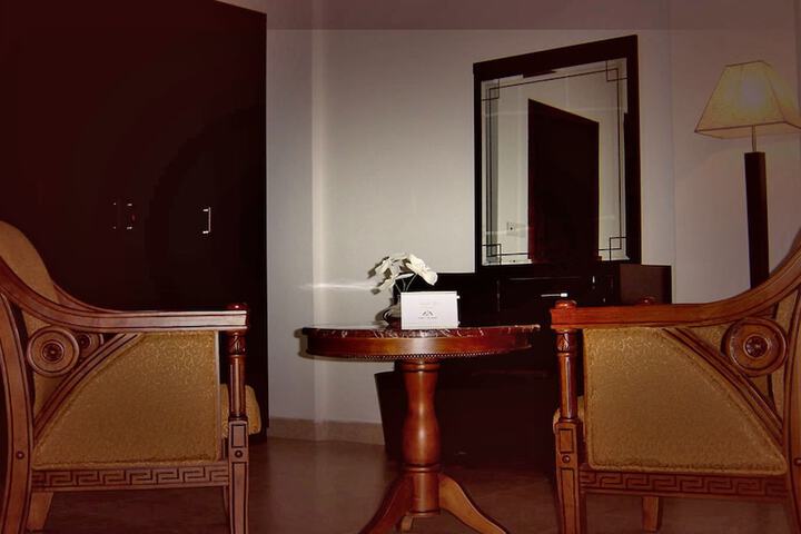 Room 5 of 6