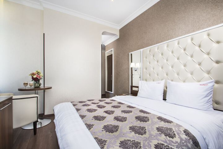 Room 6 of 52
