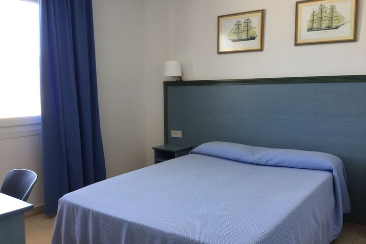 Room 6 of 100