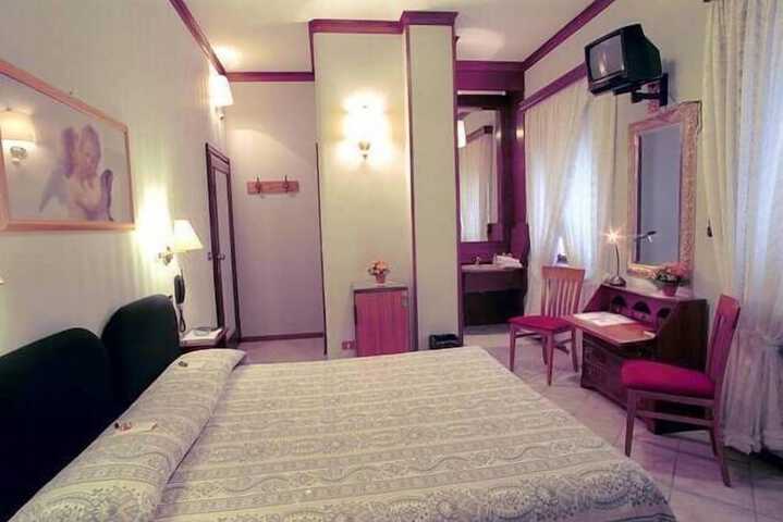 Room 21 of 52