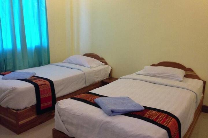Room 6 of 17