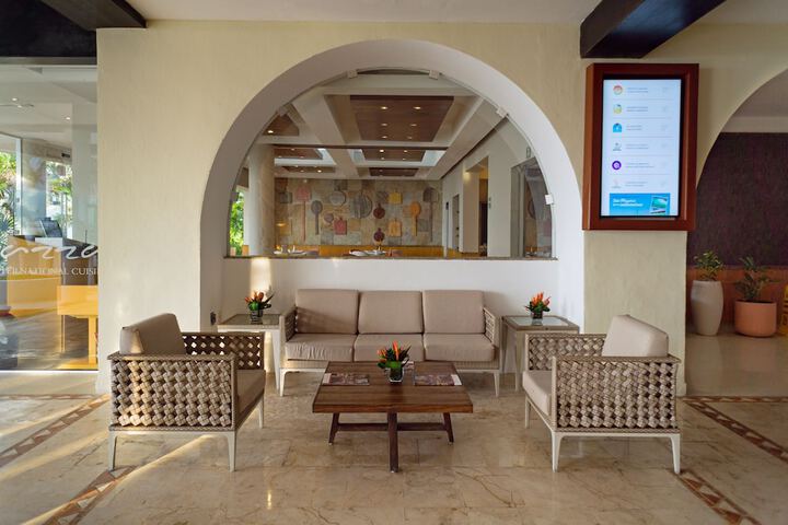 Hotel Interior 4 of 38
