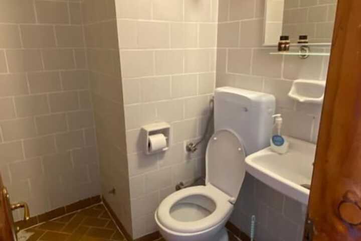 Room 12 of 16