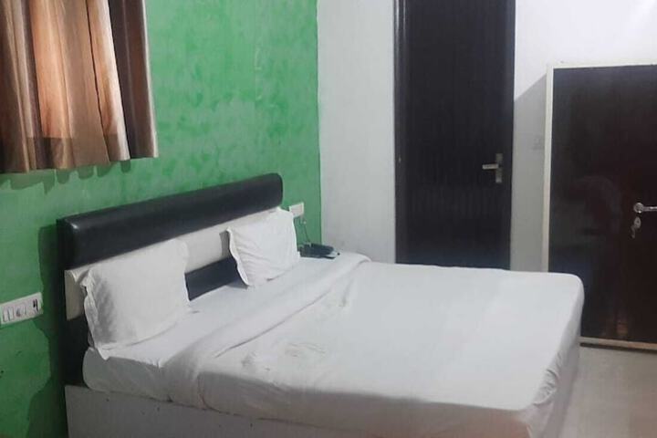 Room 2 of 8