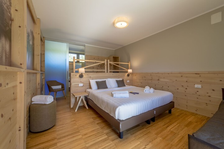 Room 33 of 67