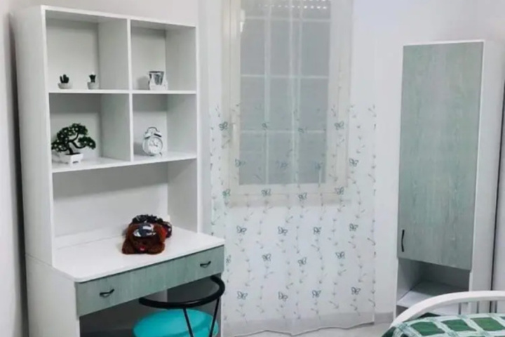 Room 4 of 12