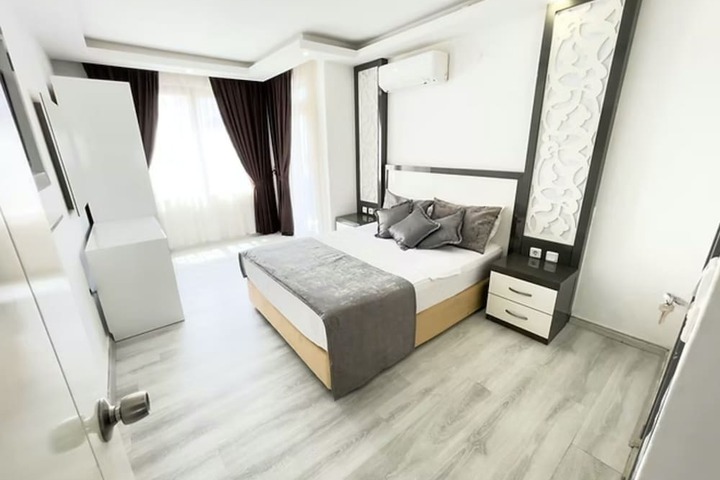 Room 13 of 27