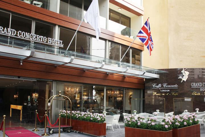 Hotel Exterior 34 of 35