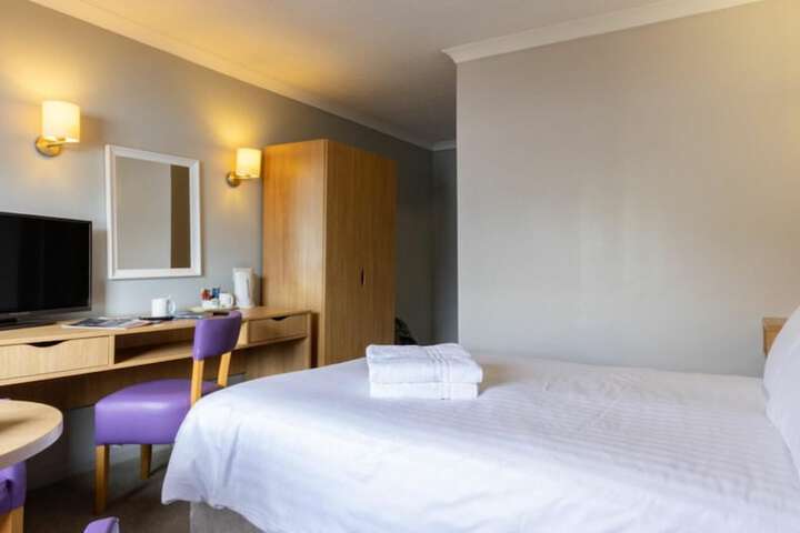 Room 9 of 26